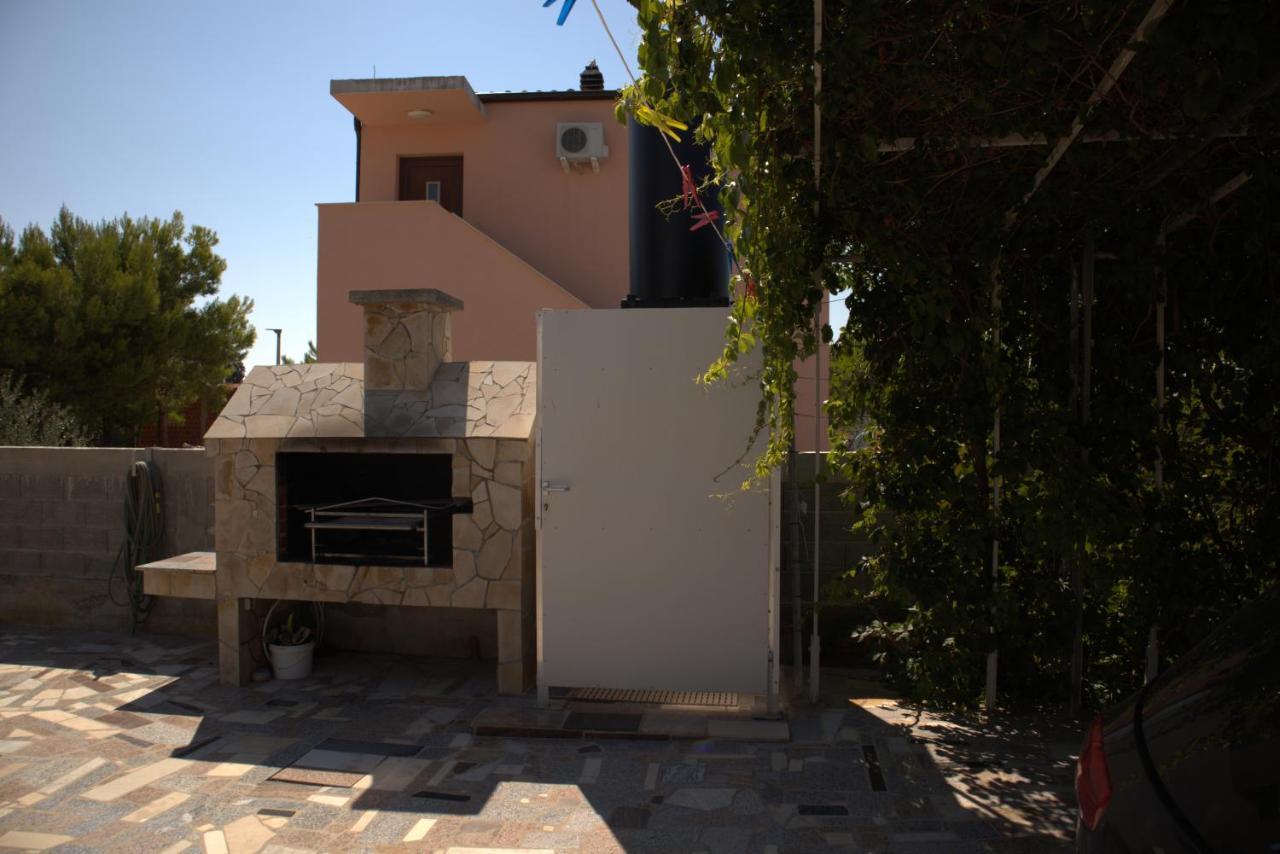 Apartmani Sanja Vir Buitenkant foto