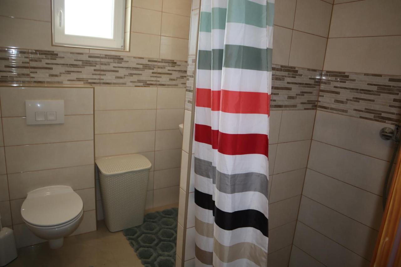 Apartmani Sanja Vir Buitenkant foto