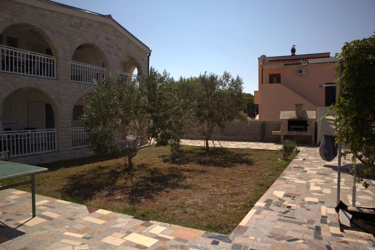 Apartmani Sanja Vir Buitenkant foto