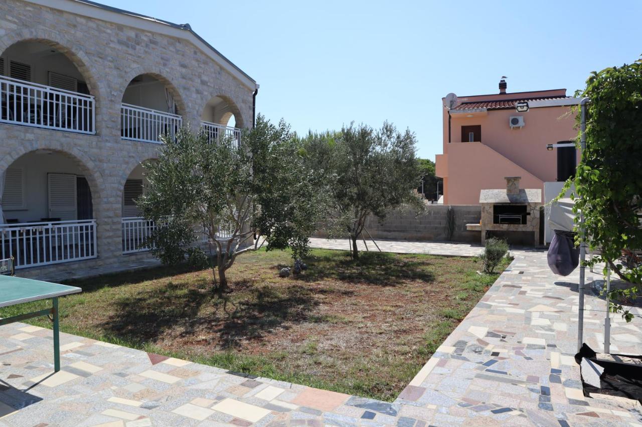 Apartmani Sanja Vir Buitenkant foto